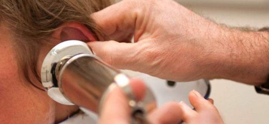 Вимивання сірчаних пробок зі слухового проходу