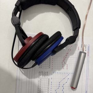 Хронічний шум у вухах: чи допомагають слухові апарати при тинітусі?